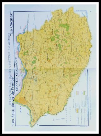 (alt="original vintage frenh wine maps Les eaux de vie de France le Cognac Grande Champagne Louis LARMAT 1942")